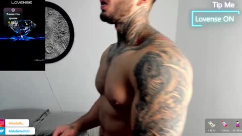 Snapshot of mike_belle chatting on December 2025 11:53:01 PM Mike Belle online show from December 2025 11:53:01 PM