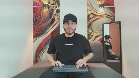 MIKE online show from December 2025 09:32:02 PM