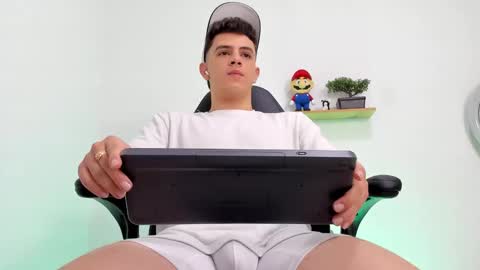 Snapshot of mikecooper_ chatting on October 2025 12:32:02 AM Mike Cooper online show from October 2025 12:32:02 AM