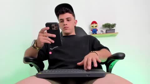 Snapshot of mikecooper_ chatting on November 2025 02:01:02 AM Mike Cooper online show from November 2025 02:01:02 AM