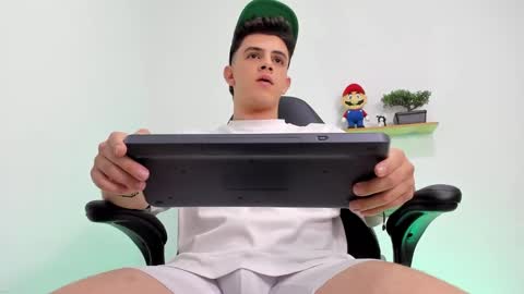 Snapshot of mikecooper_ chatting on December 2025 08:01:01 AM Mike Cooper online show from December 2025 08:01:01 AM