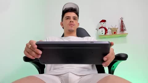 Snapshot of mikecooper_ chatting on December 2025 10:58:01 PM Mike Cooper online show from December 2025 10:58:01 PM