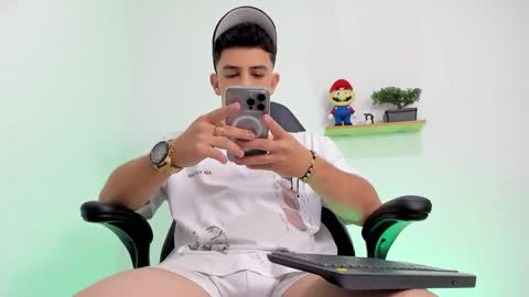 Snapshot of mikecooper_ chatting on January 2026 01:32:01 AM Mike Cooper online show from January 2026 01:32:01 AM