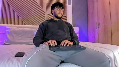 Mikeee online show from April 2026 11:09:01 AM