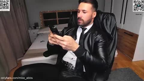 Mike    online show from January 2026 08:25:02 PM