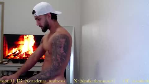 Snapshot of mikethomson01 chatting on November 2025 07:40:02 PM Mike online show from November 2025 07:40:02 PM