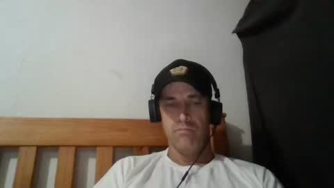 Snapshot of mikeundies chatting on May 2026 07:04:02 AM mikeundies online show from May 2026 07:04:02 AM