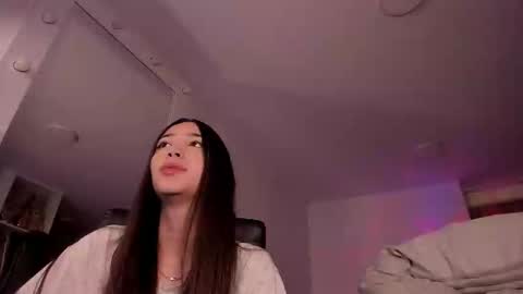 Snapshot of mikeyvioleta chatting on October 2025 01:31:02 AM VIOLETAMIKE online show from October 2025 01:31:02 AM