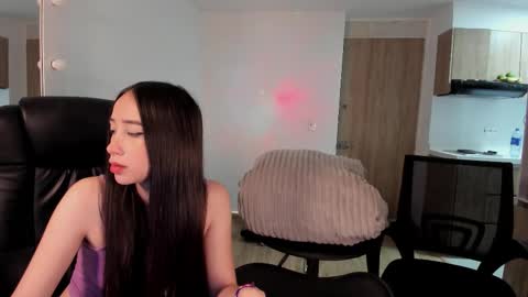 Snapshot of mikeyvioleta chatting on October 2025 11:53:01 PM VIOLETAMIKE online show from October 2025 11:53:01 PM