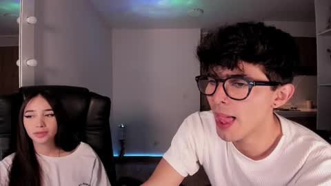 Snapshot of mikeyvioleta chatting on November 2025 01:39:02 AM VIOLETAMIKE online show from November 2025 01:39:02 AM