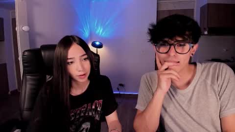 Snapshot of mikeyvioleta chatting on November 2025 10:33:02 PM VIOLETAMIKE online show from November 2025 10:33:02 PM