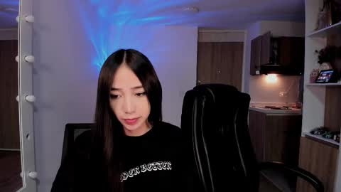 Snapshot of mikeyvioleta chatting on December 2025 11:00:02 PM VIOLETAMIKE online show from December 2025 11:00:02 PM