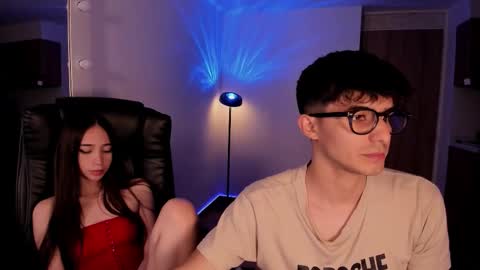 Snapshot of mikeyvioleta chatting on December 2025 04:44:02 AM VIOLETAMIKE online show from December 2025 04:44:02 AM