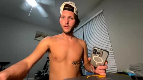 Snapshot of mikeywhite123 chatting on December 2024 10:13:01 AM mikeywhite123 online show from December 2024 10:13:01 AM