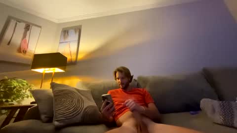 Snapshot of mikeywhite123 chatting on February 2025 08:20:01 AM mikeywhite123 online show from February 2025 08:20:01 AM