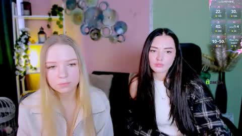 Snapshot of miki_nikki chatting on September 2025 12:16:01 PM Miki online show from September 2025 12:16:01 PM