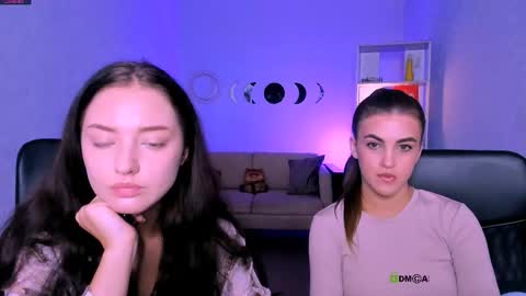 Snapshot of miki_nikki chatting on November 2025 01:32:02 PM Miki online show from November 2025 01:32:02 PM