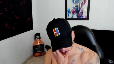 MIKKE online show from October 2025 03:21:01 PM