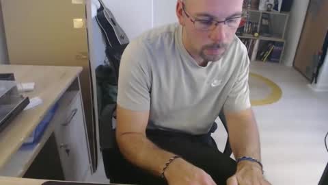 mikmik91 online show from October 2025 02:17:02 PM