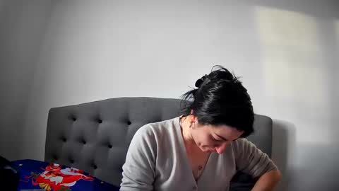 Snapshot of mikyloveu chatting on December 2024 01:45:02 PM Mikyloveu online show from December 2024 01:45:02 PM