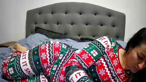 Snapshot of mikyloveu chatting on February 2025 06:34:02 PM Mikyloveu online show from February 2025 06:34:02 PM