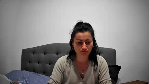 Snapshot of mikyloveu chatting on February 2025 07:02:02 PM Mikyloveu online show from February 2025 07:02:02 PM