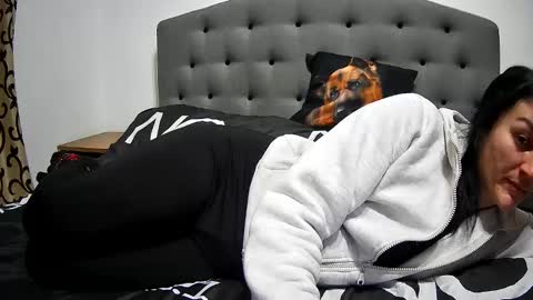 Snapshot of mikyloveu chatting on March 2025 06:01:02 PM Mikyloveu online show from March 2025 06:01:02 PM