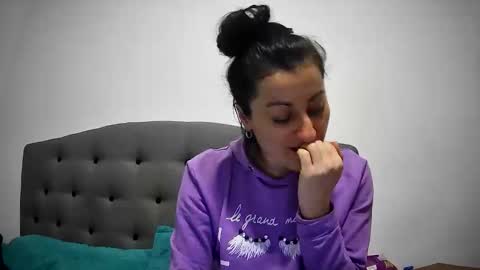 Snapshot of mikyloveu chatting on January 2026 04:33:02 PM Mikyloveu online show from January 2026 04:33:02 PM