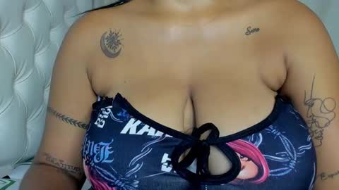 Snapshot of mila_bigboobs chatting on December 2024 04:09:01 PM mila online show from December 2024 04:09:01 PM