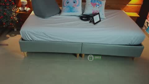 Milena  online show from November 2025 11:11:01 AM