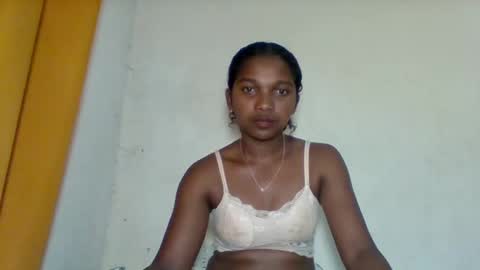 mila_lunah online show from April 2026 01:08:01 AM