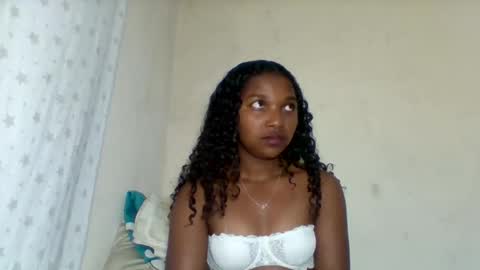 mila_lunah online show from April 2026 05:06:02 PM