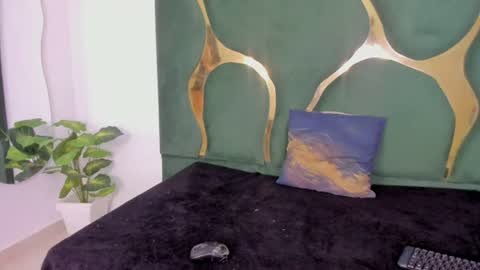 Snapshot of mila_petiteasm chatting on June 2026 12:51:02 PM mila_petiteasm online show from June 2026 12:51:02 PM