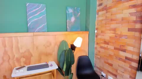 Mila and samy online show from December 2025 12:10:01 PM