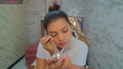 Snapshot of mila_sweet_v chatting on February 2025 01:11:01 PM Mila online show from February 2025 01:11:01 PM