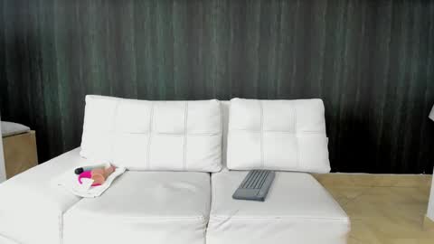          online show from January 2025 09:04:02 PM