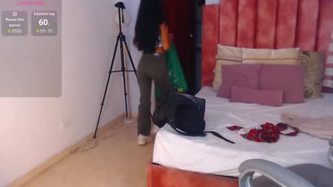 Snapshot of milaa_star chatting on October 2025 04:07:01 AM milaa_star online show from October 2025 04:07:01 AM