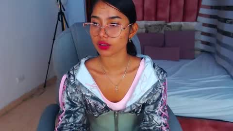 Snapshot of milaa_star chatting on October 2025 04:41:02 AM milaa_star online show from October 2025 04:41:02 AM