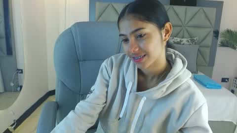 Snapshot of milaa_star chatting on November 2025 04:11:01 AM milaa_star online show from November 2025 04:11:01 AM