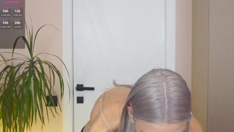 Snapshot of milabunny_ chatting on December 2025 09:58:01 AM Mila and u can call me sweet bunny online show from December 2025 09:58:01 AM