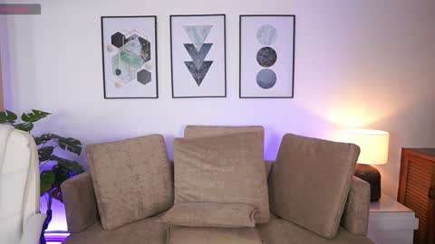 milacrave online show from September 2025 11:43:02 AM