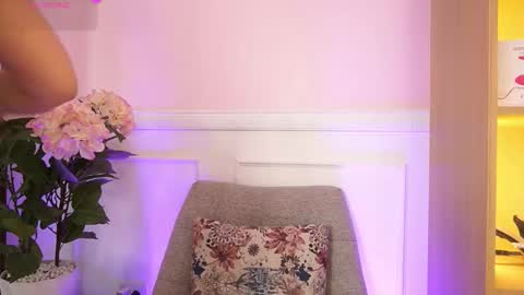 milacrave online show from February 2026 11:42:02 AM