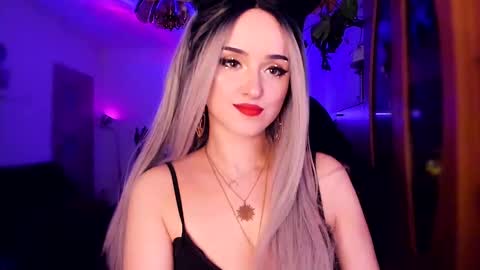 Snapshot of miladyjolie chatting on January 2025 04:13:01 AM MiladyJolie online show from January 2025 04:13:01 AM