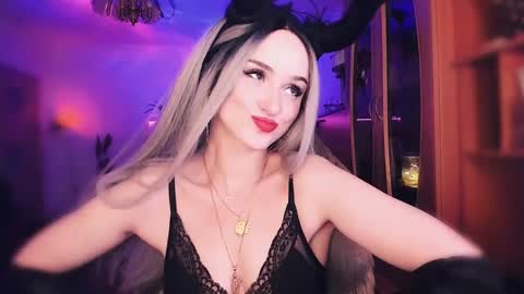 Snapshot of miladyjolie chatting on March 2025 12:50:01 AM MiladyJolie online show from March 2025 12:50:01 AM