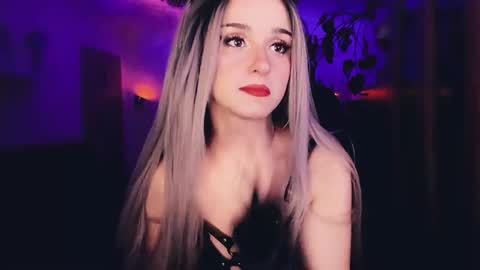 Snapshot of miladyjolie chatting on September 2025 02:22:01 AM MiladyJolie online show from September 2025 02:22:01 AM