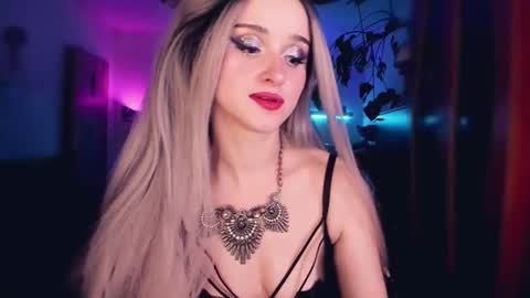 Snapshot of miladyjolie chatting on September 2025 07:19:02 PM MiladyJolie online show from September 2025 07:19:02 PM