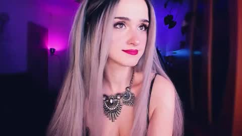 Snapshot of miladyjolie chatting on November 2025 10:00:02 PM MiladyJolie online show from November 2025 10:00:02 PM