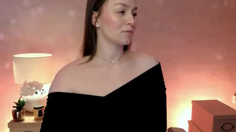 Mila Fleur online show from May 2026 02:22:01 PM