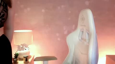 Mila Fleur online show from June 2026 02:33:01 PM