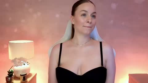 Mila Fleur online show from August 2026 03:05:01 PM